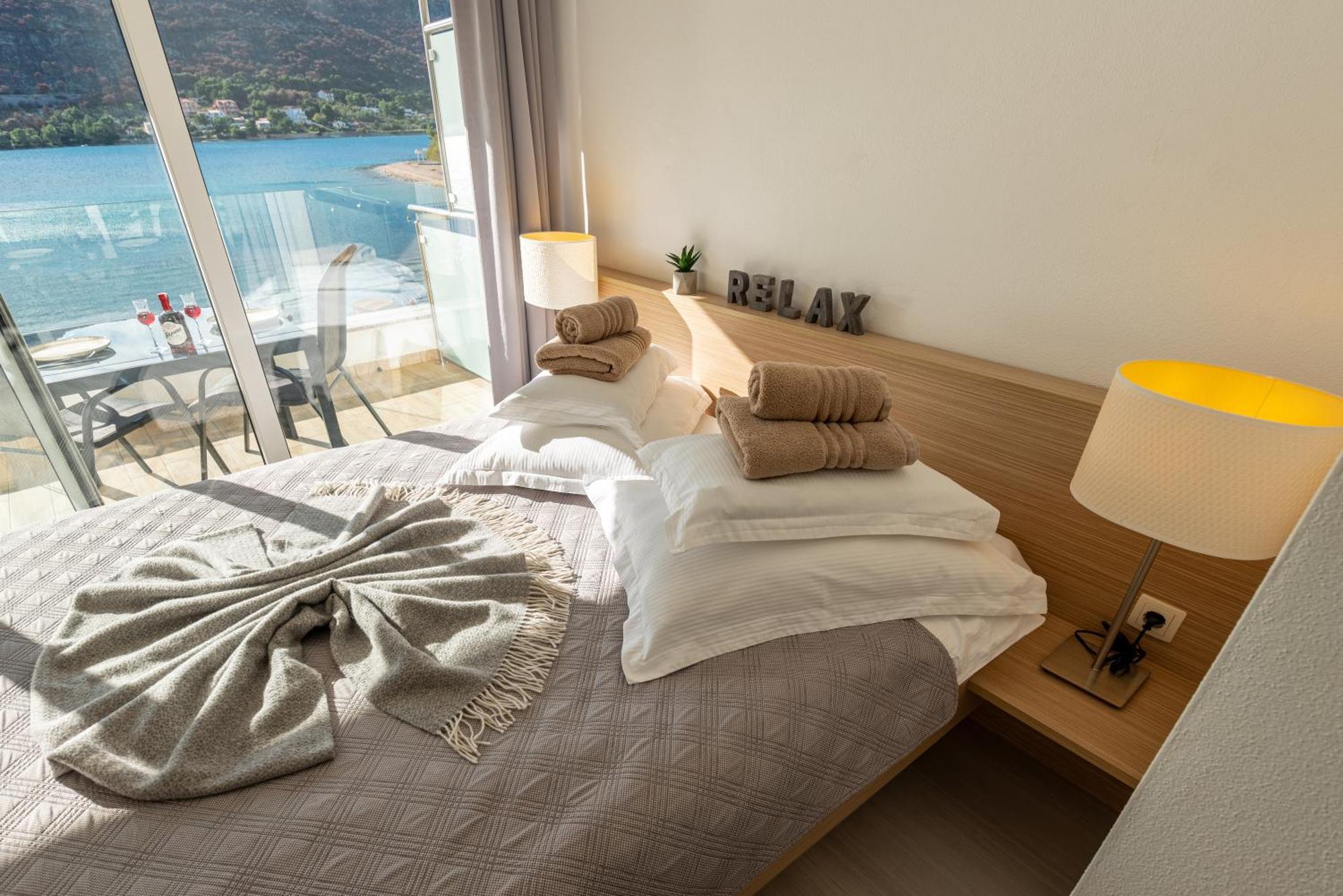 Apartments Holidays Roko Grebastica Room photo